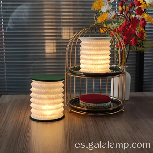 Luz nocturna elegante con diseño de libros plegables